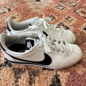 White and black Nike Cortez good condition! Size US 7.5